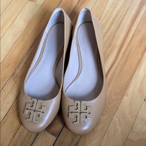 New! Tory Burch flats, never been worn.